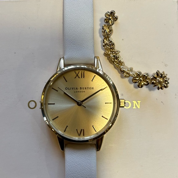 OLIVIA BURTON CASE CUFF WATCH OB16CB10 WITH 30MM GOLDEN FACE & OFF WHITE BAND - Picture 5 of 11